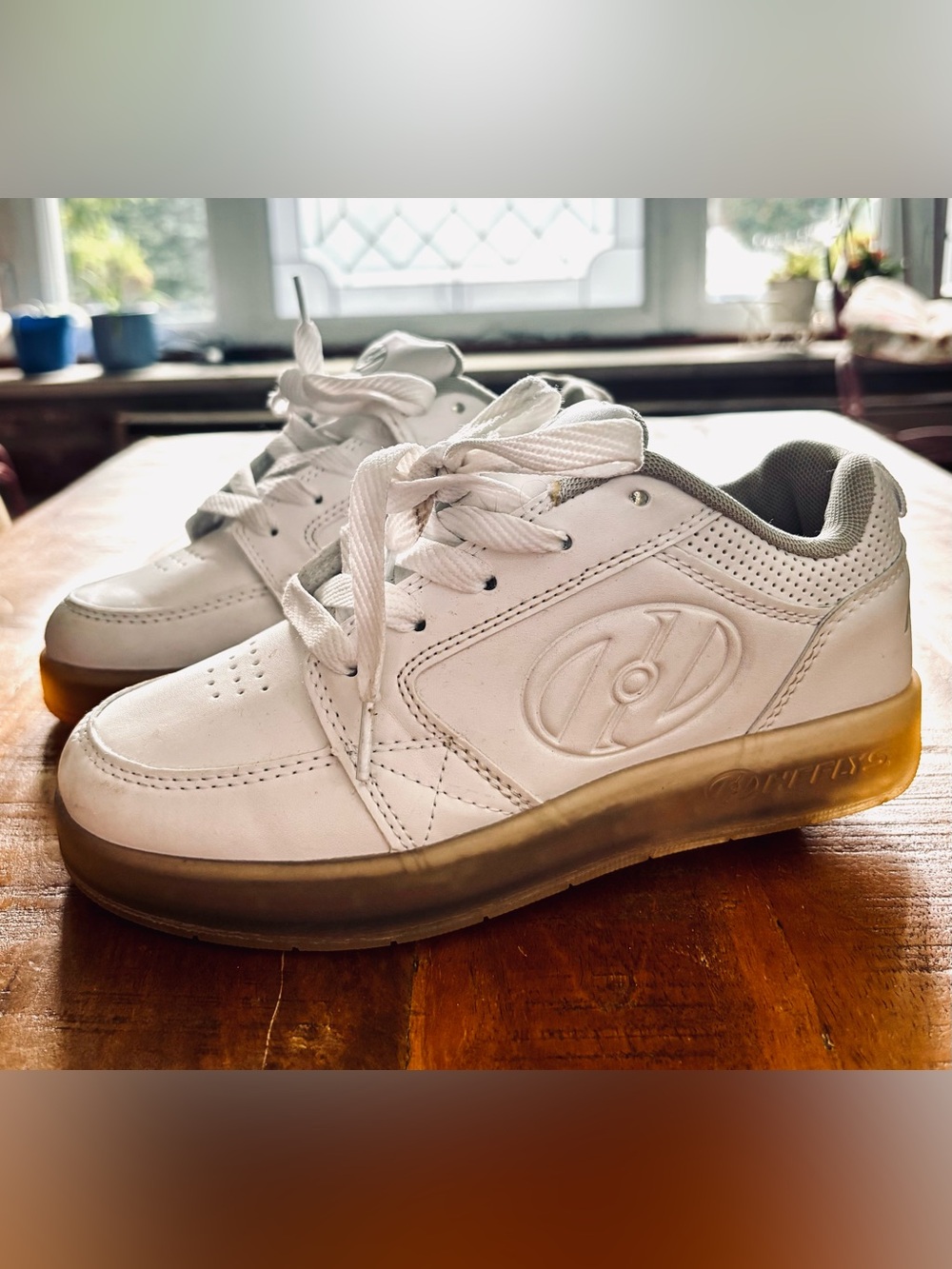 Heelys White and Black Label Skate Shoe size 4Y